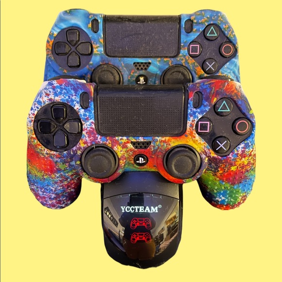 PlayStation 4 Bundle - Picture 2 of 11